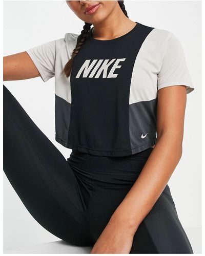 Nike One colourblock - t-shirt corta nera - Nero