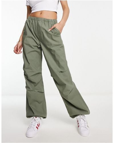 New Look Pantalon style parachute - kaki clair - Vert