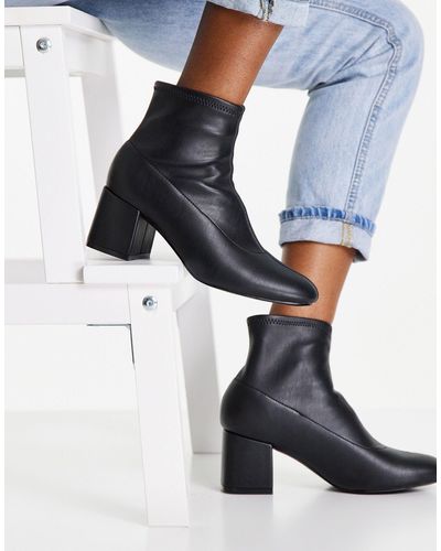 New Look Block Heeled Sock Boot - Black