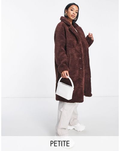 Threadbare Petite - manteau long oversize en imitation peau - Marron