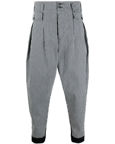 Maison Margiela Pantalones de trabajo a rayas de cintura alta - Gris