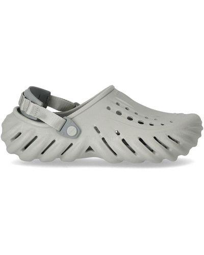 Crocs™ Spiegelt graue Clog wider