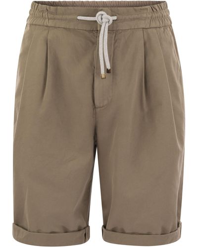 Brunello Cucinelli Pantalones cortos de bermudas de en prendas de algodón teñido de algodón con cordero y dardos dobles - Gris