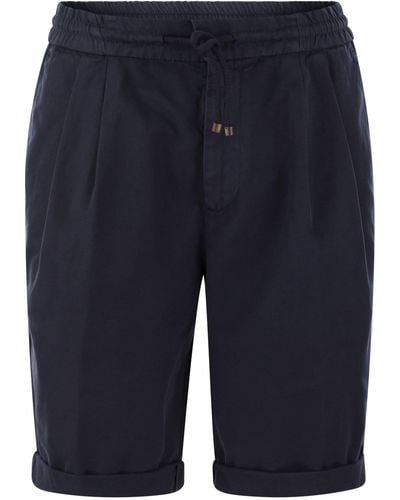 Brunello Cucinelli Bermuda -Shorts in Kleidungsstücke gefärbte Baumwollgabardine mit Kordelkordel und Doppelpfeilen - Blau
