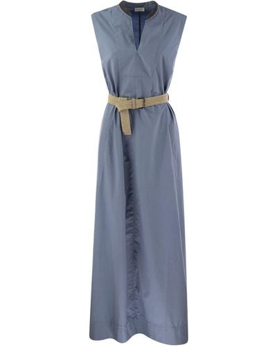 Brunello Cucinelli Gerimpelde Licht Katoenen Poplin -jurk Met Raffia Riem En Kostbare Halslijn - Blauw