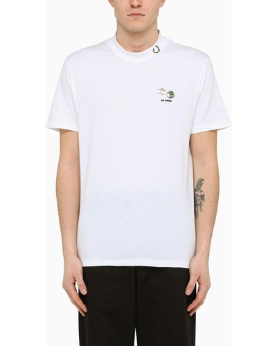 Fred Perry White Crew Neck T -shirts Mit Stiften Und Logo - Wit