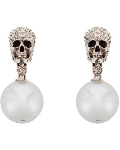 Alexander McQueen Pearl Skull Oorbellen Met Crystal Pavé - Metallic