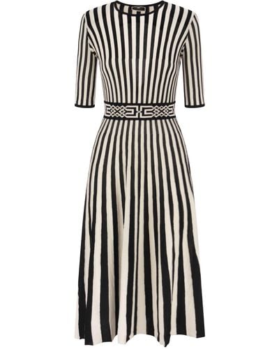 Elisabetta Franchi Midi -jurk Met Tweekleurige Geplooide Rok - Zwart