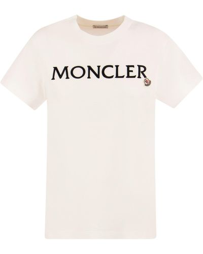 Moncler T -Shirt mit bestickten Logo - Weiß