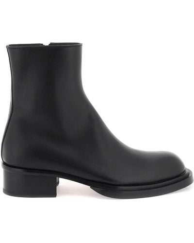 Alexander McQueen Ankle Boots aus Leder - Schwarz