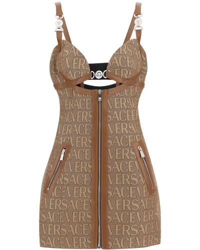 Versace Monogram Mini -kleid Mit Lederverkleidungen - Bruin