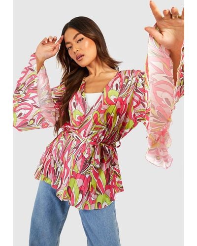 Boohoo Abstract Print Flare Sleeve Plisse Belted Kimono - Red