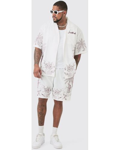 Boohoo Plus Drop Revere Seersucker Embroidered Floral Shirt & Short - White