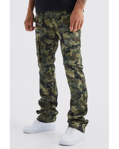 BoohooMAN Tall Slim-Fit Camouflage Cargo-Hose mit Bandana-Print - Grün