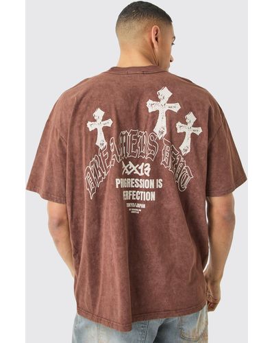 Boohoo Camiseta Oversize Con Lavado De Ácido Y Estampado Gráfico De Cruz - Marrón