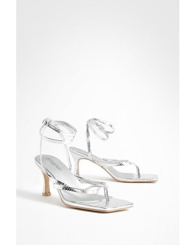 Boohoo Snake Toe Post Low Wrap Up Sandals - White