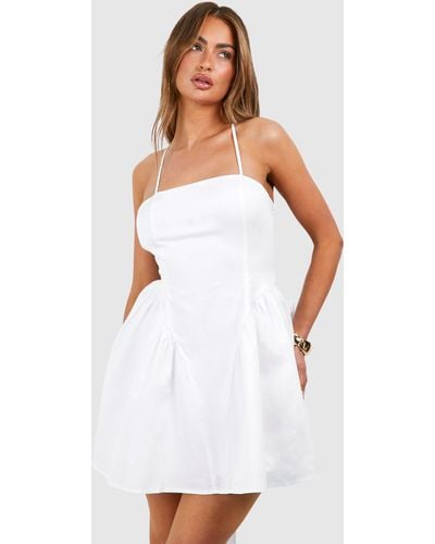 Boohoo Cotton Bow Back Mini Dress - Blanco