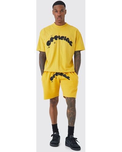 BoohooMAN Oversize Official T-Shirt & Shorts - Gelb