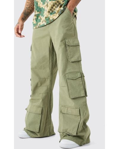BoohooMAN Extreme Baggy Rigid Multi Cargo Pocket Pants - Green