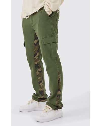 BoohooMAN Slim Flare Camo Gusset Cargo Trouser - Green
