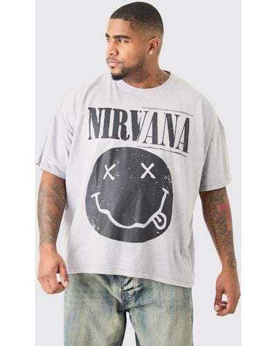 Boohoo Camiseta Plus Sobreteñida Con Estampado De Nirvana Y Cara Sonriente - Gris