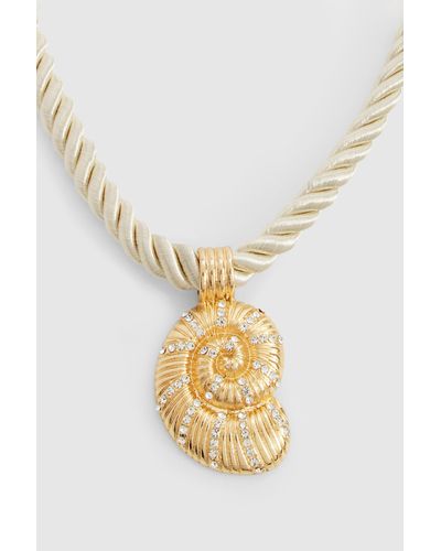 Boohoo Embellished Shell Pendant Rope Necklace - Metálico