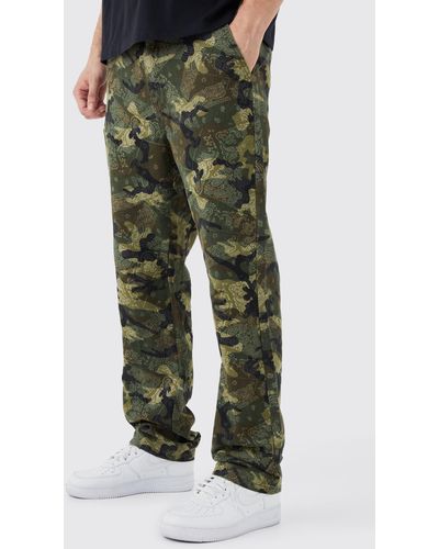 BoohooMAN Tall gerade Camouflage Cargohose mit Bandana-Print - Grün