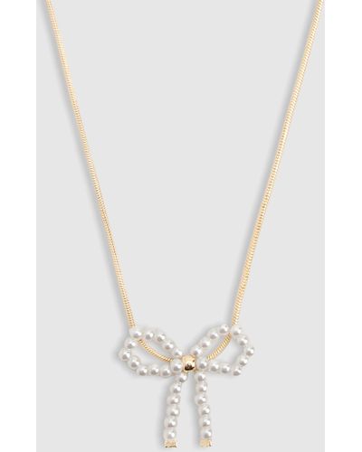 Boohoo Delicate Gold Pearl Detail Bow Necklace - Blanco