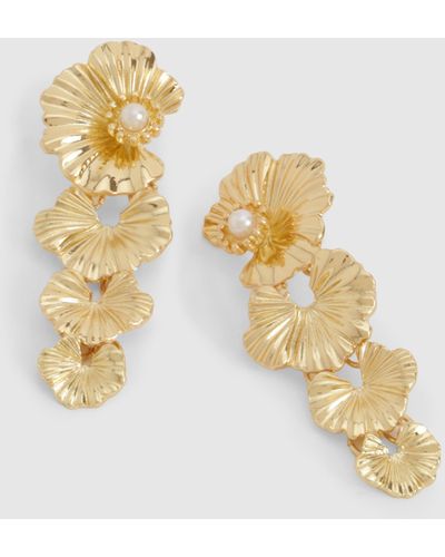 Boohoo Floral Pearl Detail Drop Earrings - Metálico