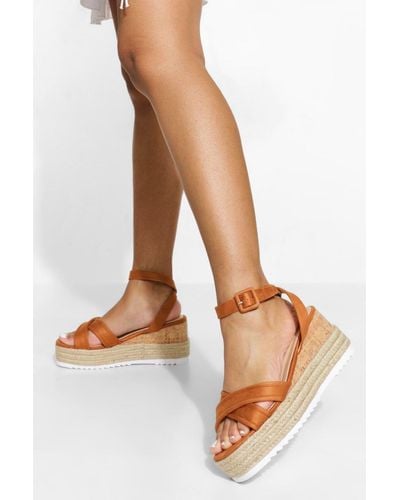 Boohoo Wide Fit Padded Crossover Wedge - Marrón
