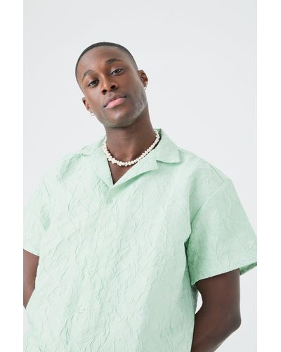 BoohooMAN Kastiges strukturiertes Hemd mit kurzen Ärmeln - Grün