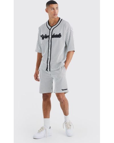 BoohooMAN Oversize Nadelstreifen Baseball-Shorts-Set - Mehrfarbig