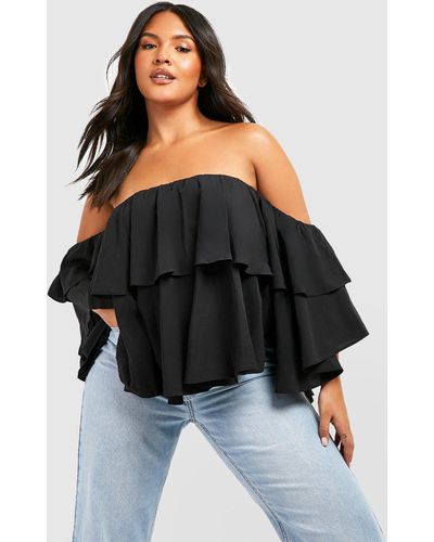 Boohoo Top Plus Con Escote Barco Y Volante - Negro