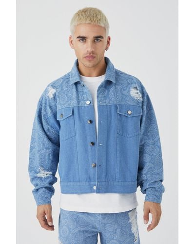 BoohooMAN Kastige gespleißte Jeansjacke mit Paisley-Print - Blau