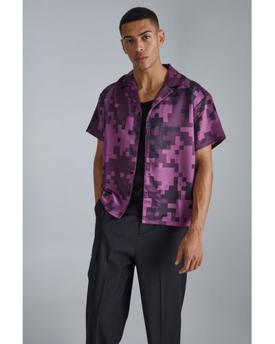 BoohooMAN Short Sleeve Boxy Satin Glitch Shirt - Purple