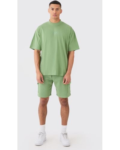 BoohooMAN Man Oversized Extended Neck T-shirt And Cargo Short Set - Grün