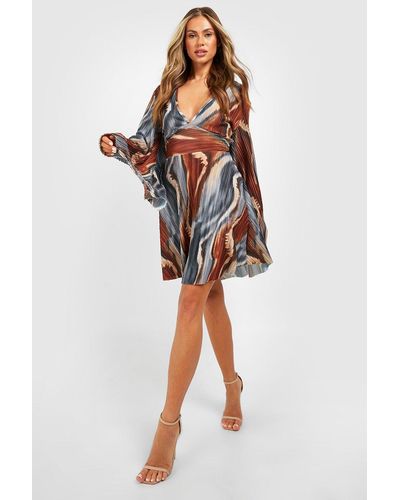 Boohoo Plisse Abstract Plunge Skater Dress - Brown