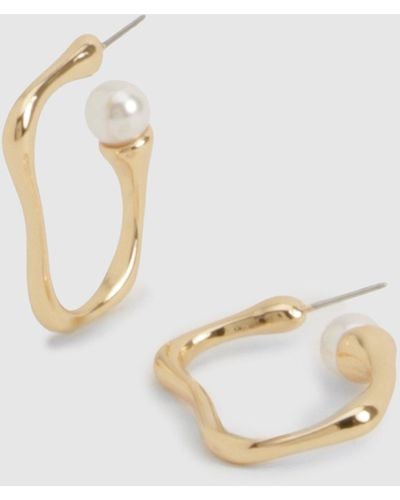 Boohoo Abstract Pearl Detail Hoop Earrings - Metálico