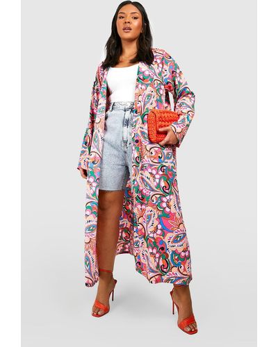 Boohoo Kimono Plus De Corte Largo Con Estampado Abstracto De Flores - Rojo