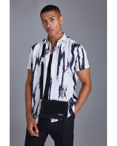 BoohooMAN Camisa De Manga Corta Con Estampado Azteca De Escamas Grandes - Azul