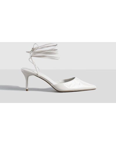 Boohoo Patent Mid Height Wrap Up Court Shoes - White
