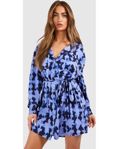 Boohoo Blur Print Batwing Belted Shirt Dress - Blue