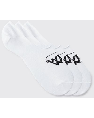 BoohooMAN 3er-Pack unsichtbare Socken mit Worldwide-Logo - Weiß