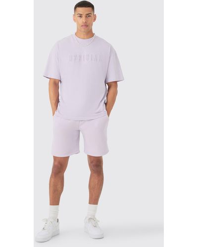 BoohooMAN Oversized Extended Neck Official Embossed T-shirt And Relaxed Short Set - Rot