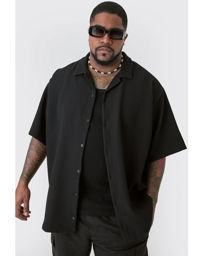 BoohooMAN Plus Short Sleeve Revere Oversized Pleated Shirt - Black