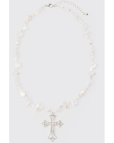 BoohooMAN Iced Cross Pearl Necklace In Silver - Weiß