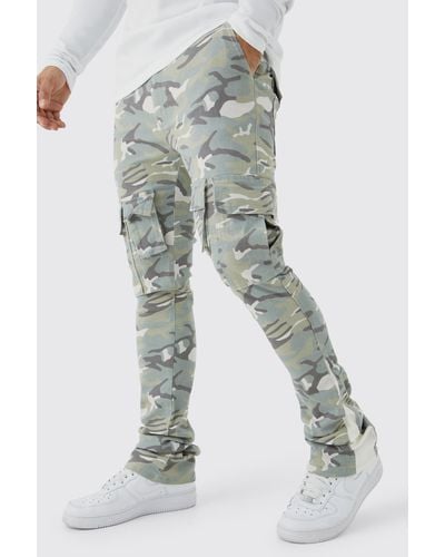 BoohooMAN Skinny Stacked Flare Gusset Camo Cargo Trouser - Gray