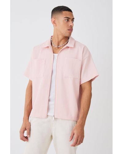 BoohooMAN Pleated Boxy Zip Through Collared Short Sleeve Shirt - Pink