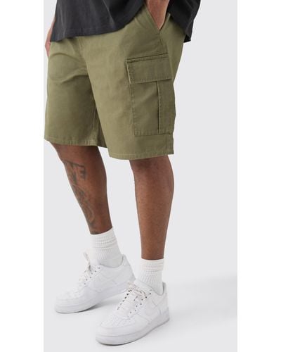 BoohooMAN Plus Elastic Waist Khaki Relaxed Fit Cargo Shorts - Green