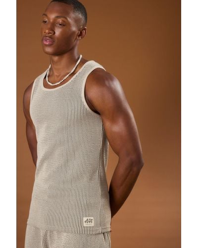 BoohooMAN Muscle Fit Textured Vest With Woven Tab - Braun